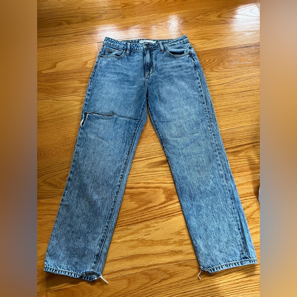High waisted 90s style jeans